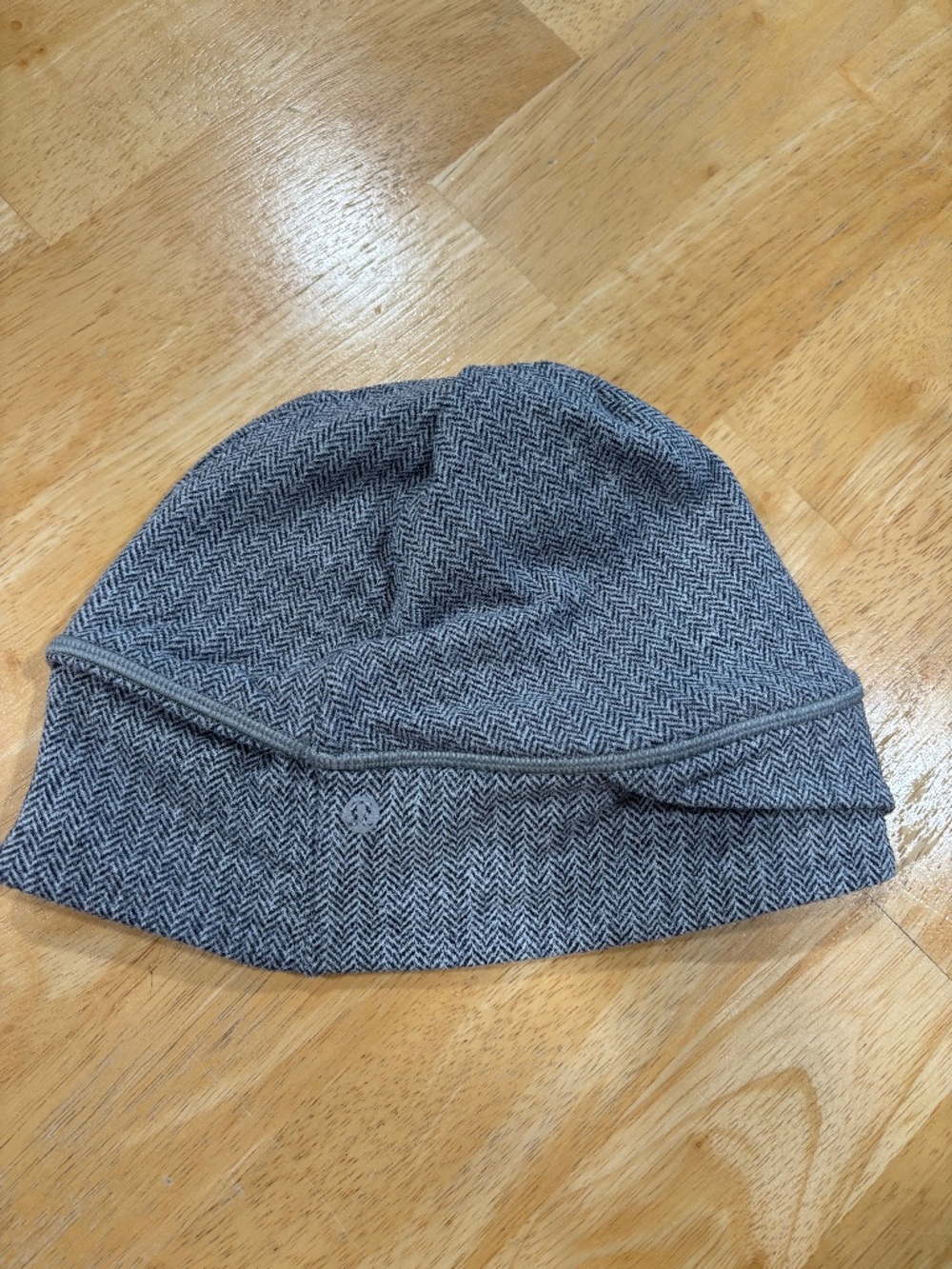 Lululemon running hat with ponytail hole